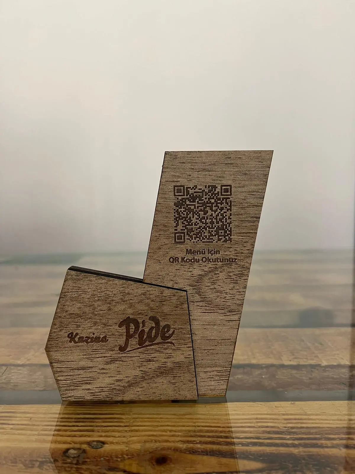 Masaüstü Logo Baskılı Ahşap QR Kod – Q102